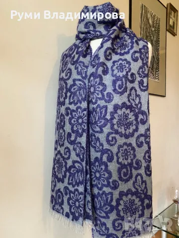 Сив Шал на лилави цветя, Nortika с модал и мохер, снимка 2 - Шалове - 48637510