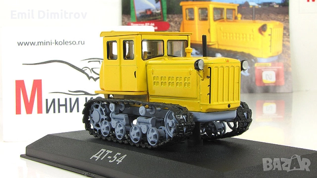 Моделче на трактор ДТ-54 в мащаб 1:43