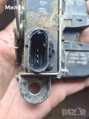 Брава На Задния Капак За Volkswagen Touran или Golf 5 Combi 2004-2010 Година , снимка 3 - Части - 51863221