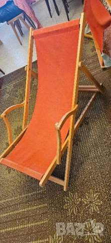 Два шезлонга