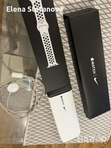 Apple watch SE Nike edition 40mm, снимка 2 - Apple iPhone - 52548237