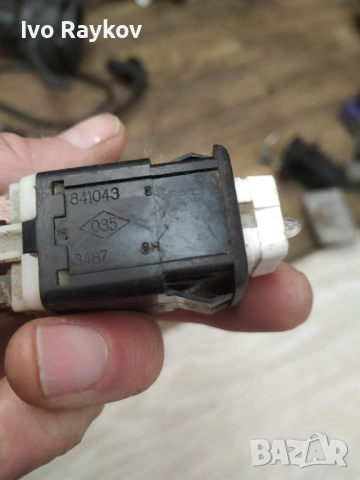 бутон за аварийни светлини на Renault Megane Scenic , 841043 , снимка 5 - Части - 53175448