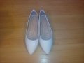 Удобни и леки светло бежови обувки / балеринки от еко кожа DIAMANTIQUE, 37