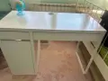 Бяло бюро IKEA за компютър с подаръци, снимка 1