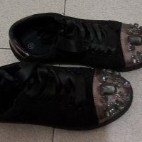 Обувки с камъни, снимка 2 - Дамски ежедневни обувки - 44390311