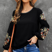 Дамска блуза в черно с дълъг ръкав и бродерия с цветя, снимка 7 - Блузи с дълъг ръкав и пуловери - 44631746