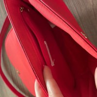 Красива червена чанта, снимка 3 - Чанти - 42284087