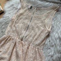 Кремава/светло бежова дантелена рокля Н&М, снимка 3 - Рокли - 42101119