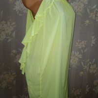 Н&М- М- Ефектна неонова рокля с голи рамене и волани, снимка 7 - Рокли - 41412980