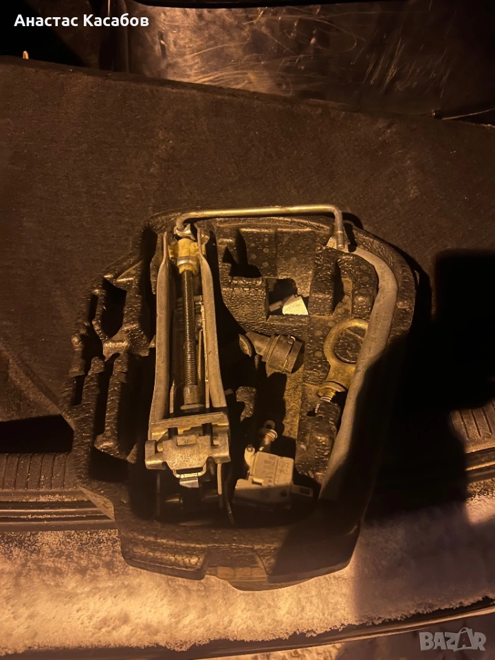 Комплект крик, ключ и кука за Голф 4, снимка 1