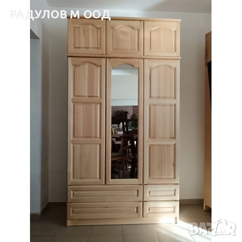 Трикрилен гардероб масив чам 135*220 см с надстройка и 4 чекмеджета / 33006, снимка 1