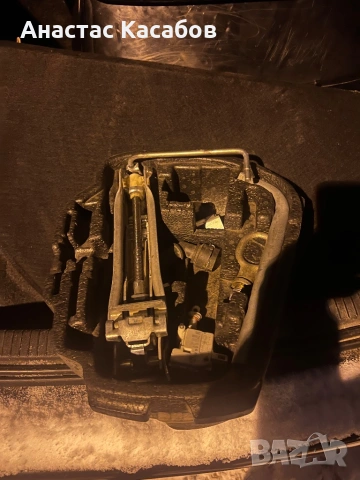 Комплект крик, ключ и кука за Голф 4