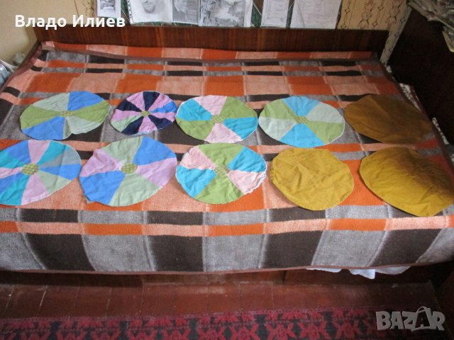 Възглавници кръгли многоцветни/ушити от майстор -шивач/  и квадратни/зелени и червени/ за стол, снимка 1