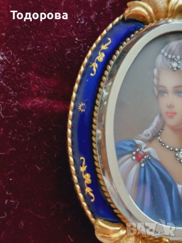 Уникално красив златен медальон злато 750 с емайл поставени три брилянта и два рубина, снимка 11 - Колиета, медальони, синджири - 52030486