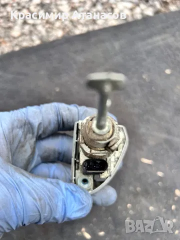 Патрон за предна лява брава за Мерцедес Ц-класа W203. 2000-2006г, снимка 3 - Части - 49043553