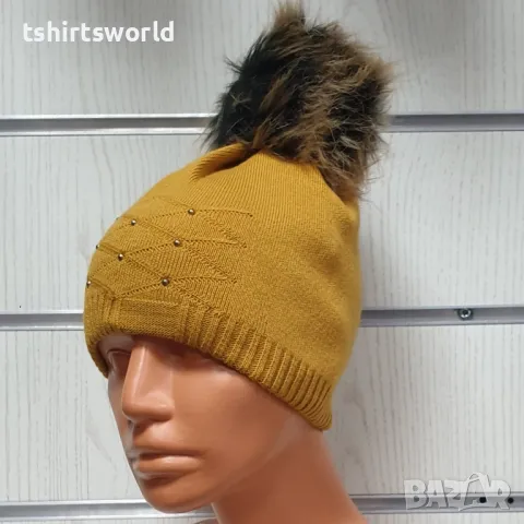 Нова зимна дамска шапка с камъчета отпред и с пух/помпон в цвят горчица, снимка 2 - Шапки - 48210069
