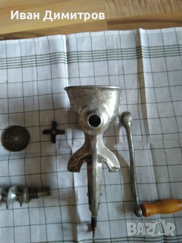 Работеща ръчна месомелачка., снимка 3 - Антикварни и старинни предмети - 50835996