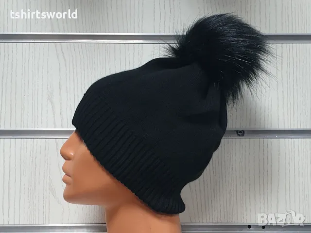 Нова зимна дамска шапка с камъчета с пух/помпон в черен цвят, снимка 6 - Шапки - 48209233