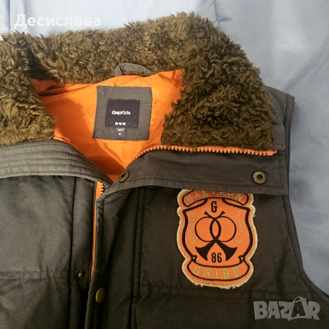Детски есенно-зимев елек GAP, снимка 2 - Детски якета и елеци - 52956984