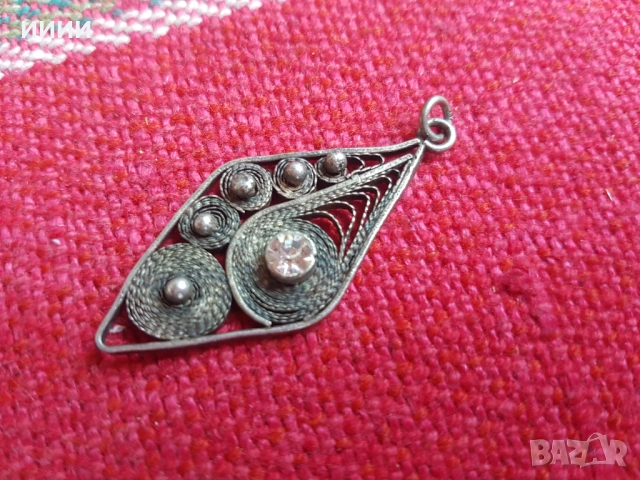 Сребърен медальон филигран ромб с камък