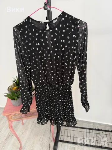 Красива рокля на H&M в размер XS