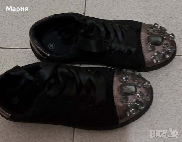 Обувки с камъни, снимка 2 - Дамски ежедневни обувки - 44390311