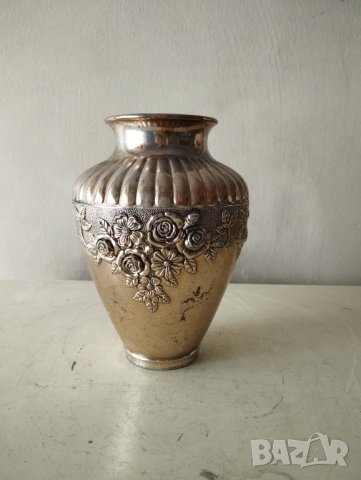 посребрена метална ваза в стил арт деко