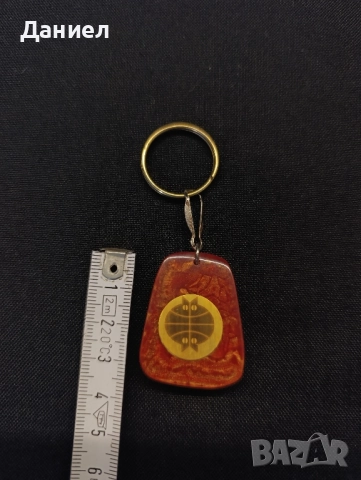Соц ключодържател от каталин, снимка 4 - Антикварни и старинни предмети - 52430945