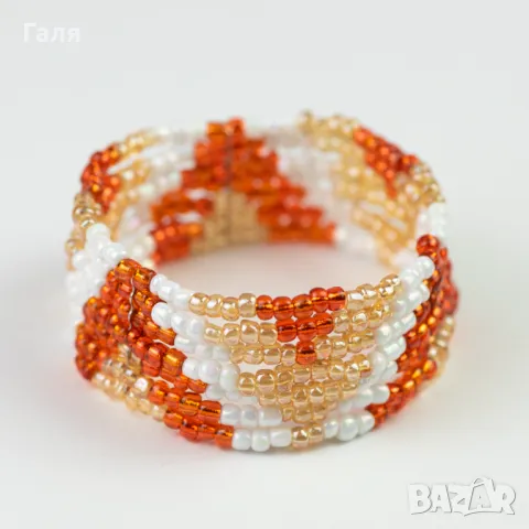 Многоредова гривна от стъклени мъниста на ластик