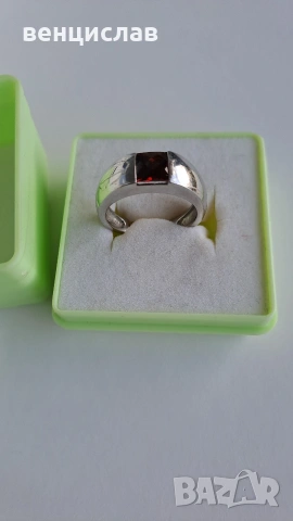 сребърен пръстен с гранат