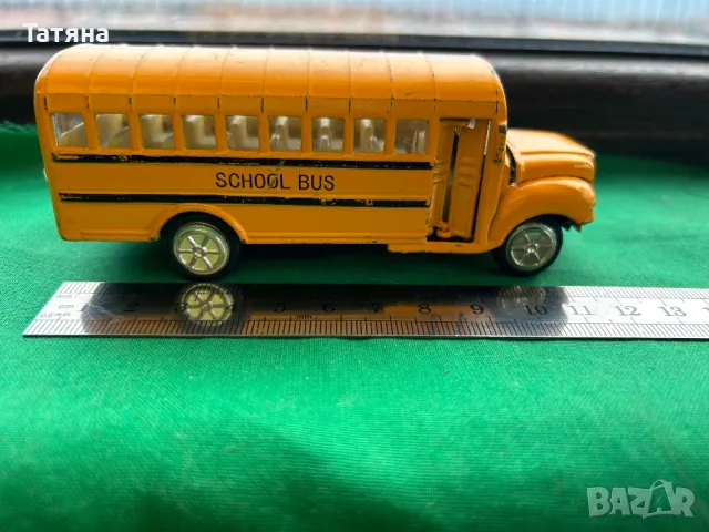 За колекционери играчка училищен автобус, снимка 2 - Коли, камиони, мотори, писти - 48076673