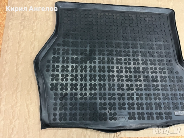 Гумена стелка за багажника на BMW E46 Комби, снимка 2 - Аксесоари и консумативи - 52958617