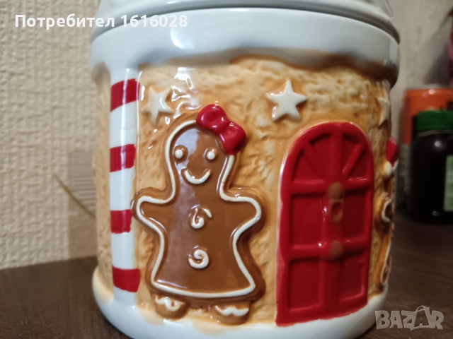 Порцеланов буркан за джинджифилови сладки и коледни курабийки., снимка 5 - Кутии за храна - 52263797