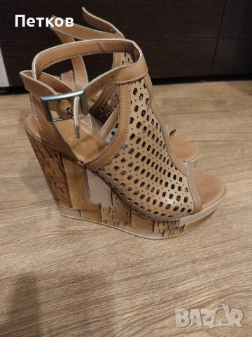 Сандали с платформа 