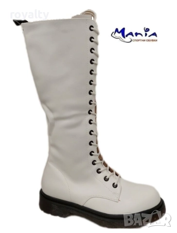 Дамски ботуши в бяло