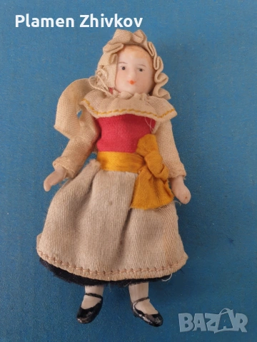 Стара немска малка кукла