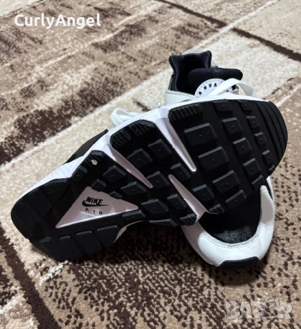Маратонки Nike Air Huarache, снимка 3 - Маратонки - 53650134