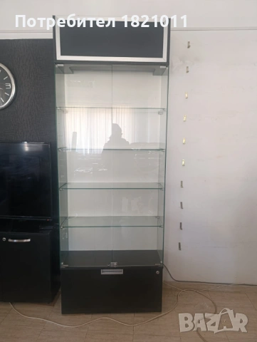 стъклени витрини с осветление