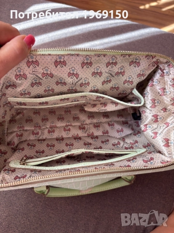 Оригинална чанта на Guess , снимка 5 - Чанти - 51785308