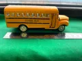 За колекционери играчка училищен автобус, снимка 2