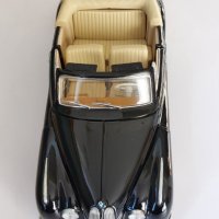   BMW 502 -1955- Maisto  1/18 МЕТАЛНА КОЛИЧКА, снимка 2 - Колекции - 35739020