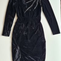 Дамска миди черна рокля с декорация и цепка, снимка 1 - Рокли - 42687816