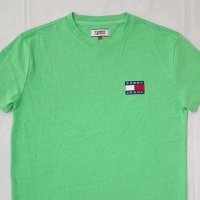 Tommy Jeans Badge Logo T-Shirt оригинална тениска S памучна фланелка, снимка 2 - Тениски - 44177101
