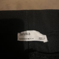 Продавам черен flare панталон от Bershka в размер 34(XS), снимка 4 - Панталони - 44450643