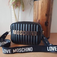 Moschino дамска чанта през рамо код 900, снимка 1 - Чанти - 35671690