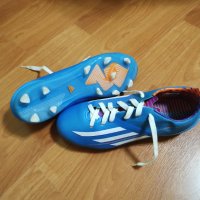 Детски футболни обувки "Adidas", снимка 1 - Футбол - 41680059