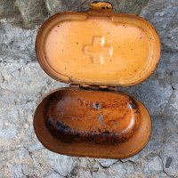 Стара метална аптечка, снимка 5 - Антикварни и старинни предмети - 34454727
