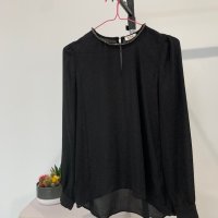 Красива блуза в размер XS, снимка 2 - Блузи с дълъг ръкав и пуловери - 44259939