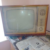 Продавам старо радио и телевизор, снимка 1 - Колекции - 40700777