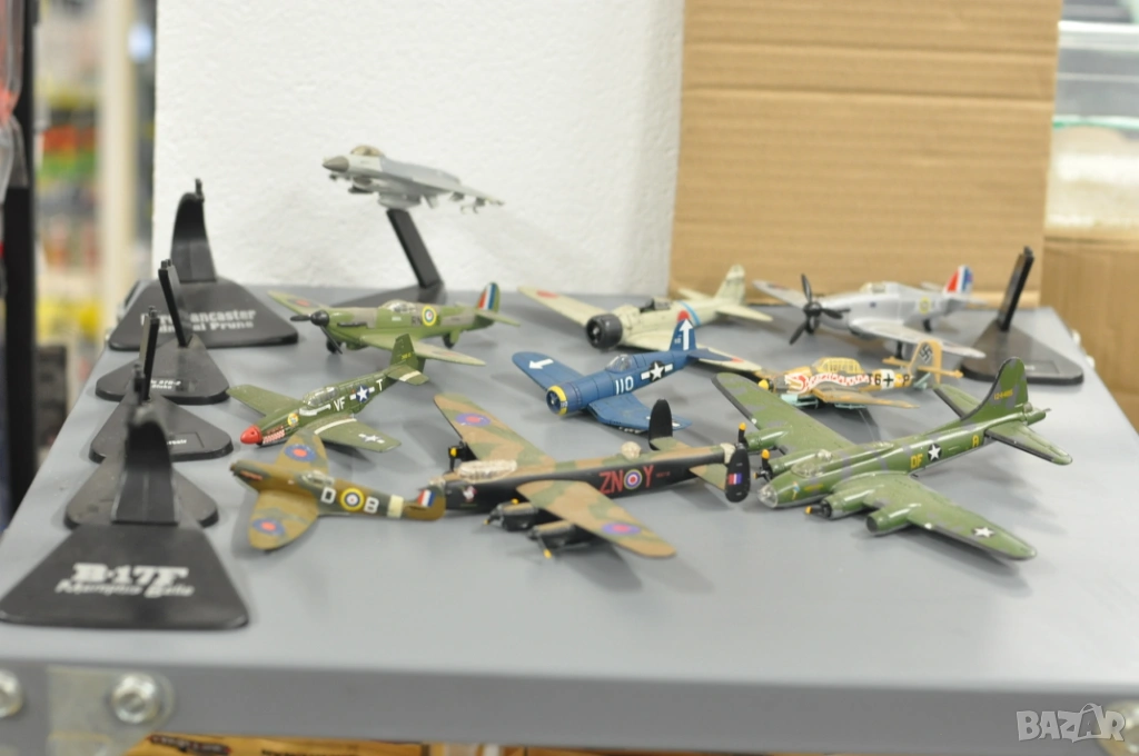 10 броя метални самолетчета, снимка 1